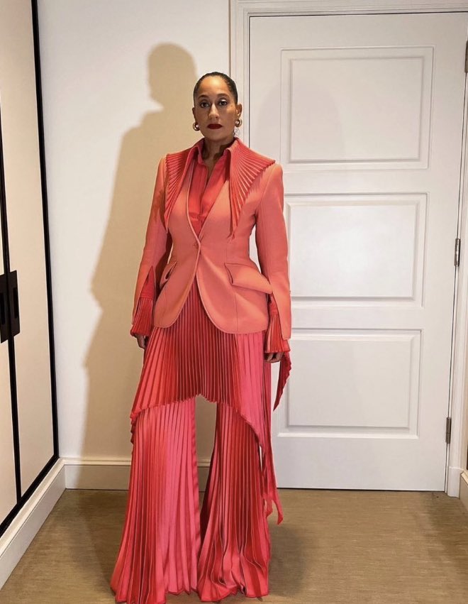 k_uttii's tweet photo. Dont care. Also Tracee Ellis Ross wore it better https://t.co/pg4TGdgrKa