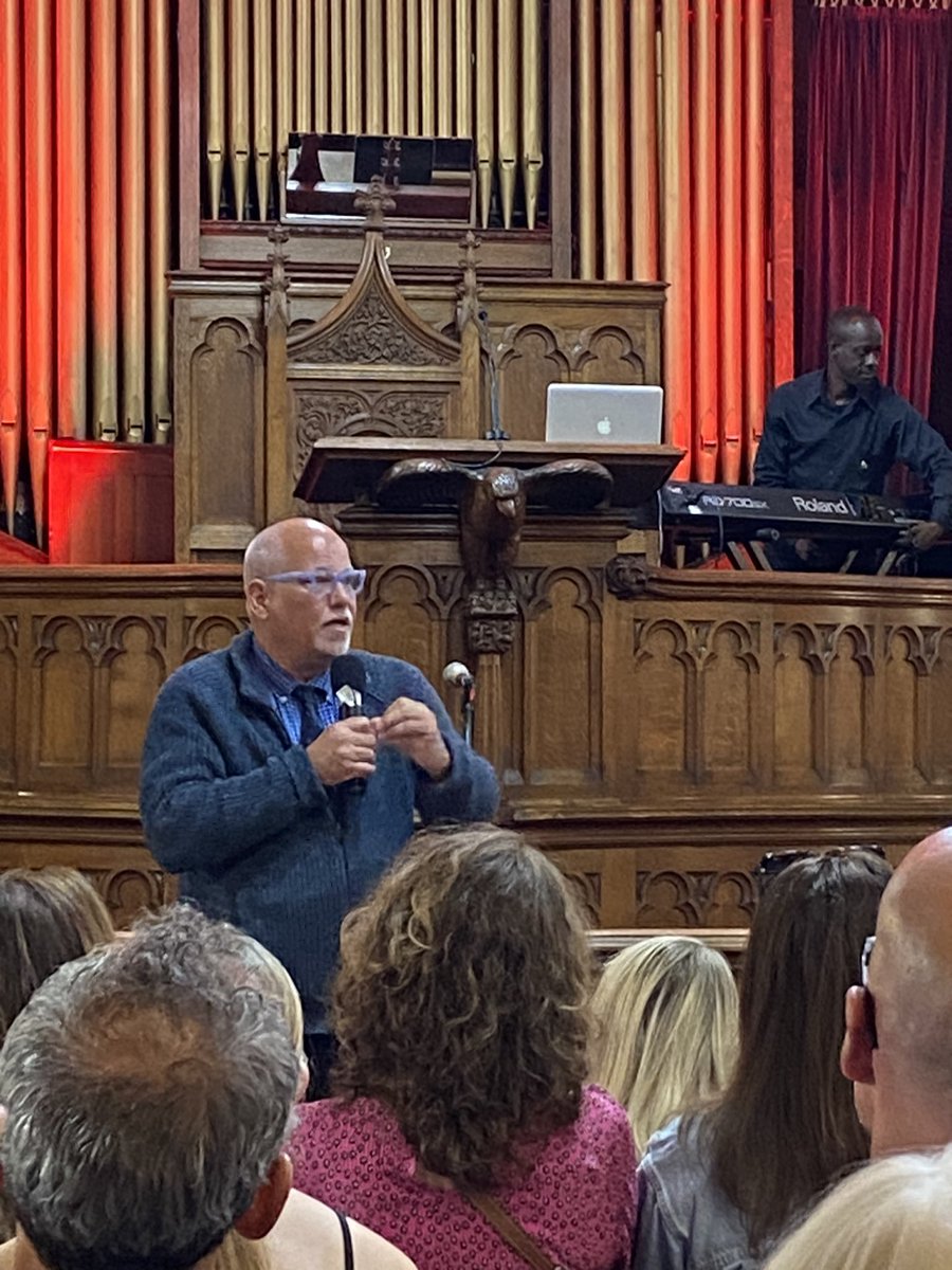 Braint oedd cael <a href="/UAB_DOM/">UAB Dept of Music</a> côr ac arweinydd anhygoel gyda ni heno dan nawdd yr <a href="/Urdd/">Urdd Gobaith Cymru</a> gyda chor aelwyd y Waun Ddyfal - noson i gofio a’r cysylltiad oherwydd y ffenest arol y bombio o Gapel yno.