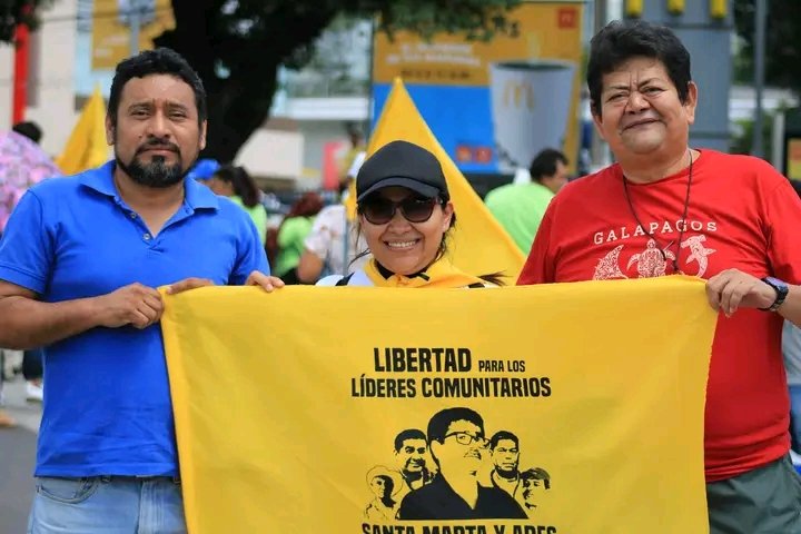 🌳 Junto a diversos sectores religiosos, populares y comunidades, marchamos esta mañana para exigir libertad de nuestros líderes y defensores ambientales en la XXIII Caminata Ecológica: "La casa común clama justicia ambiental".

Fotos: FNS El Salvador 
#SantaMartaNoEstáSola