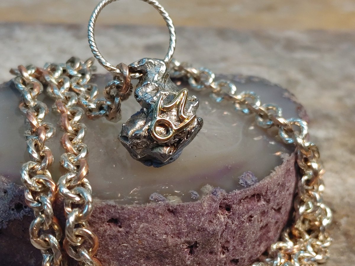 codapod's tweet image. This is what happens when you're a Goldsmith and a gamer. Rose and white gold, natural meteorite with black mage icon. 
#ffxiv #ff14 #jewellery #nerd
