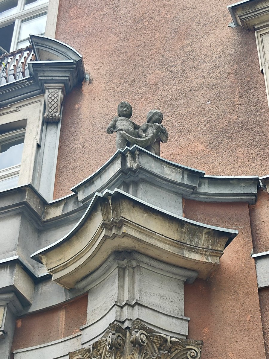 Tuteyshi's tweet photo. Architecture in Poznan it's fine! #Poland #architecture #migrantes https://t.co/lrTJyMJoxL