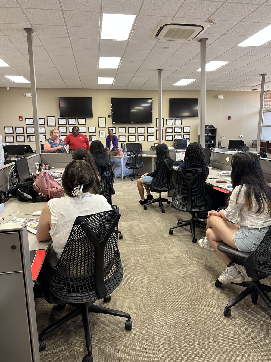 AlaSPA's tweet image. Just a few photos from yesterday! The MJW staff got to visit the Office of Student Media and learn more about The Crimson White, Alice magazine, Nineteen Fifty-Six magazine, and WVUA radio. They also got to visit the W. S. Hoole Special Collections Library.