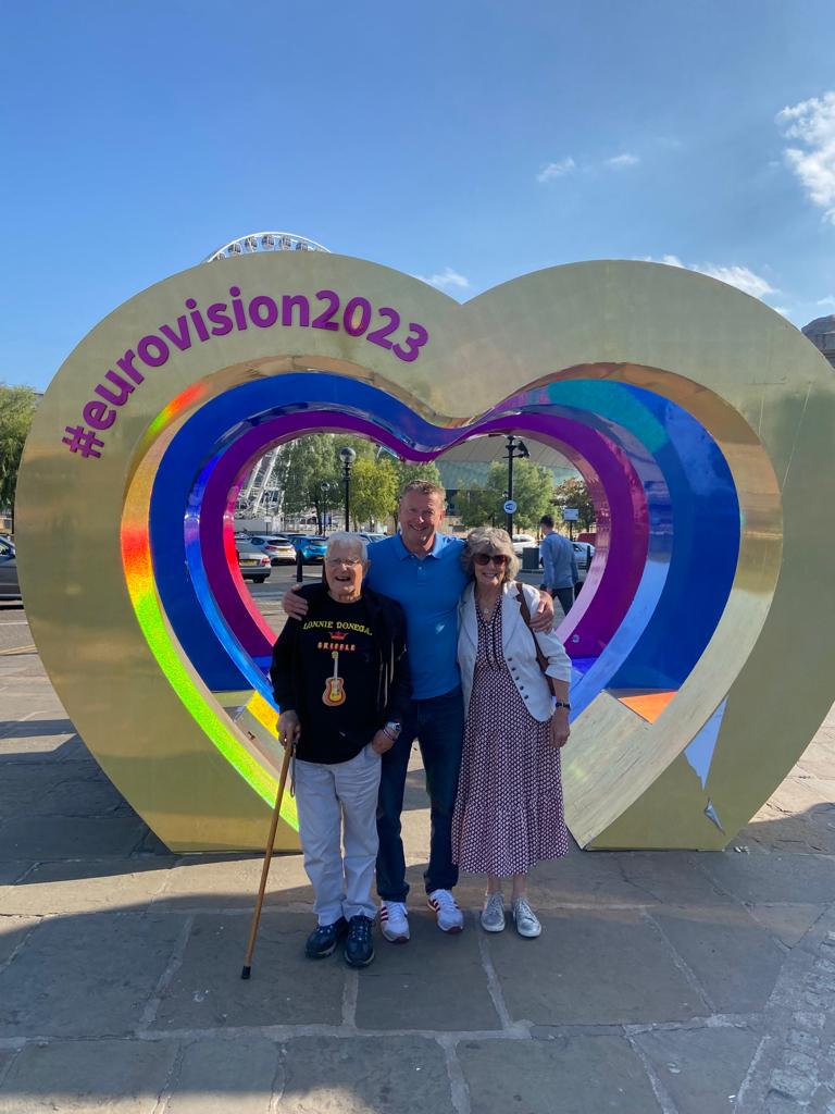 Loved taking my Mum & Dad on a 'Magical Mystery Tour'  today ✨️ 😍🎸🎙🎶 #LonnieDonegan