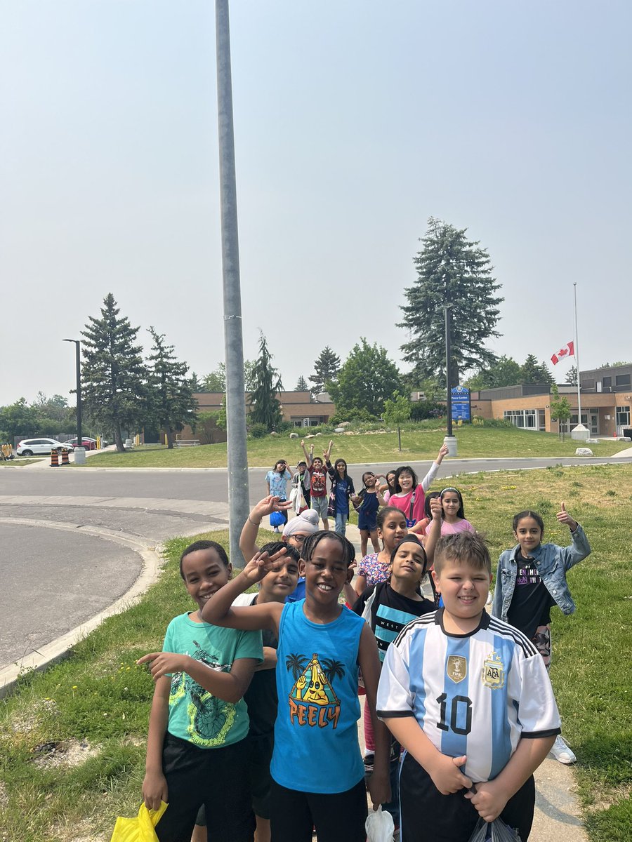 MsSavoie1's tweet photo. First day of swimming was so much fun!! 👍 So proud of my students and their confidence today!! @SomersetPS https://t.co/drGfjv1Dj9