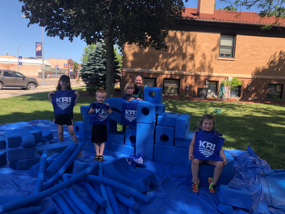 KatoRoofing's tweet image. #NationalRoofingWeek
Tuesday = Charitable projects!  For the last few years KRI has been donating bags for the Summer Learning Program at the Blue Earth County Library System.  So exciting to be part of something that is fun and educational for our community! @NRCAnews