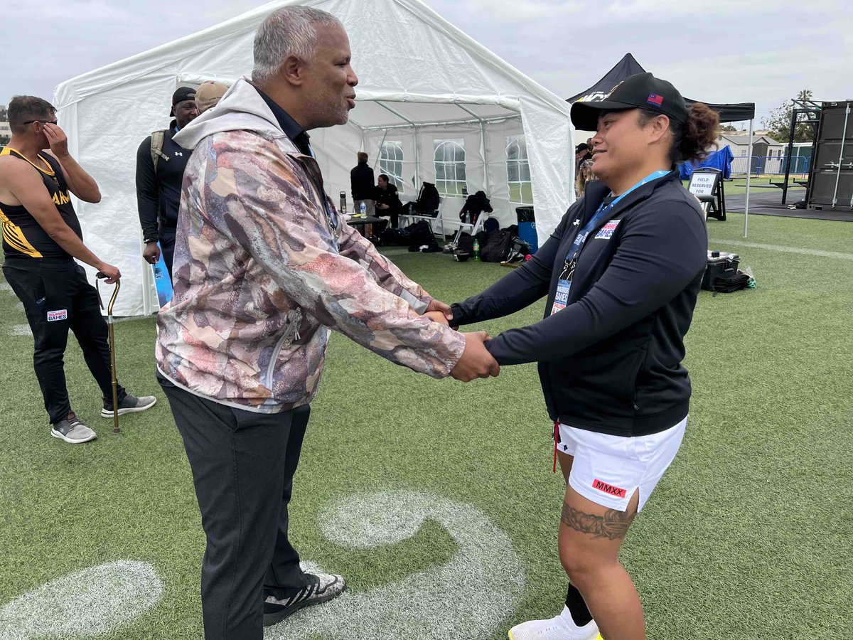 YOU GOT THIS! #TeamArmy Rowing Coach Patrick Johnson let’s Spc. Melesete Togia know he believes in her in advance of tomorrow’s rowing competition! #TeamArmy! #WarriorGamesChallenge23 #ARCP #SanDiego GOOOO ARMY!