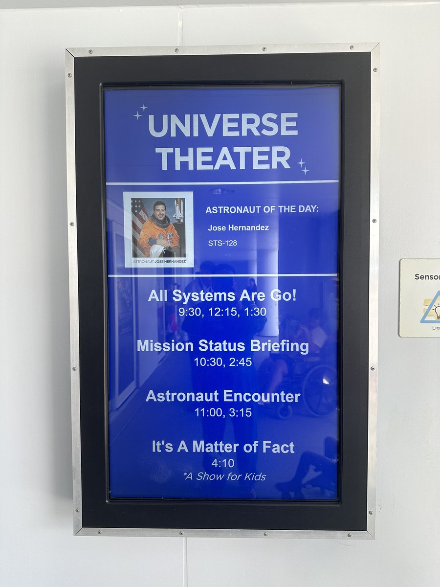 Astro_Jose's tweet photo. Come join me for the next 3 days a Kennedy Space Center  @ExploreSpaceKSC where you can ask questions and hear my story! Los próximos tres días estaré en Kennedy Space Center en la Florida dando conferencias de mi misión espacial! Vengan a saludar, hacer preguntas y tomar fotos! https://t.co/MLSDnfO4fe