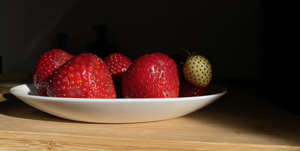 katerinasf2's tweet photo. Strawberry… https://t.co/AKDcnOUarC