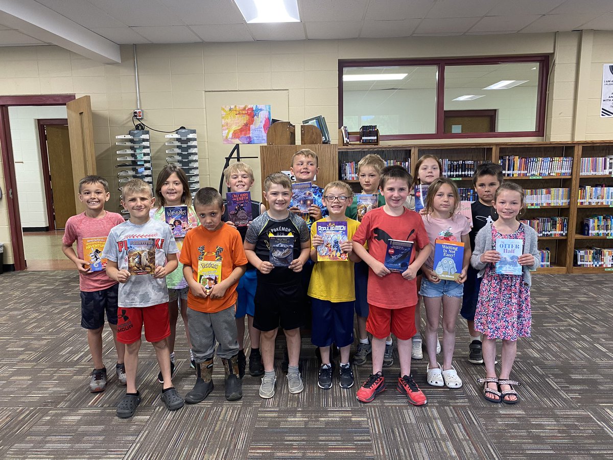 PCSD_FV's tweet photo. Students are excited to take home new books for the summer! Thank you to our Fairview PSO! #RaiderStrong https://t.co/PWA88u2n5E