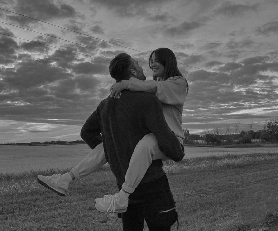 Sevmek için sebep aramadım hiç. Sesi yetti kalbime.