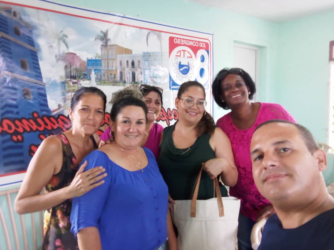 El secretariado provincial de @CtcProvincialSS reconoció a la corresponsal del periódico <a href="/50Trabajadores/">Periódico Trabajadores</a> en su aniversario. !!!Muchas felicidades!!! <a href="/MaciasYuleiky/">Yuleiky Obregón Macias</a> #SanctiSpíritusEnMarcha