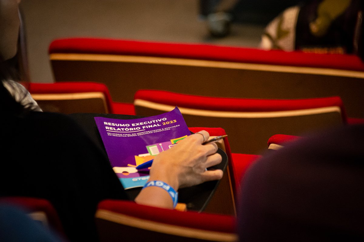 FGVCEIPE's tweet photo. Contamos com a presença de parceiros do CEIPE e representantes de instituições como @bndes, @fundacaolemann, @el_BID, @inst_unibanco, @Cisco, @cenpec, @ItauSocial, @CDINN_, CONECTALAB/USP, além do @min_educacao e ex-deputados federais.

3/4 🧶 https://t.co/Ju8tyAxSO5