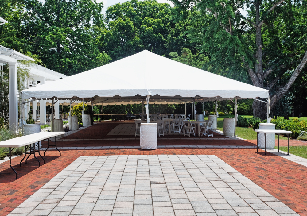 Shield your guests from the sweltering sun this #summer with our high-quality #tent rentals! Whether you're throwing a small backyard party or a major weekend event, New Orleans Party Rentals is here to make your gathering a success. Call today! neworleanspartyrentals.com/index.php/Rent…
