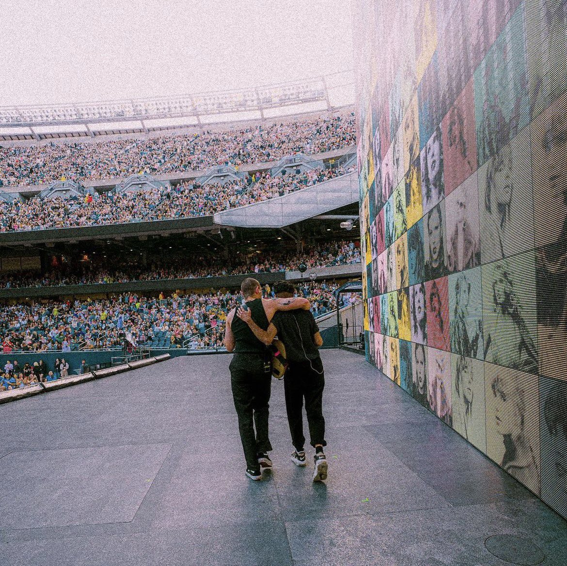 muna news on Twitter "📸 MUNA at Soldier Field for Chicago Eras Tour"