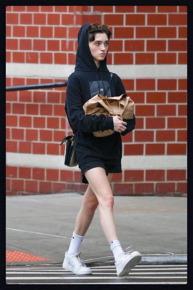 lanasbIackswan's tweet photo. oh to be as tiny as her.. https://t.co/U7JLStV5dL