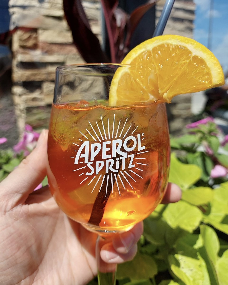 BostonPizzaWPG's tweet photo. Anyone else obsessed with these lately? 😍
#aperolspritz #bplocal #bostonpizza #patio https://t.co/1Gqk8z4XZD