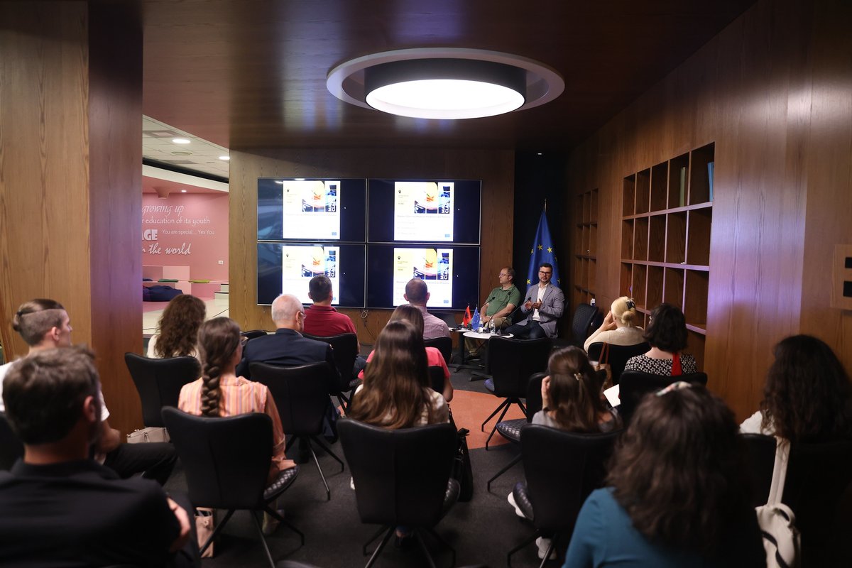 EUinAlbania's tweet image. Yesterday, #EuropeHouse hosted the3️⃣rd informative Masterclass on the EU Accession Process of 🇦🇱. Attendees were informed on details on #Cluster3, with a special emphasis on education, science, social policy, employment &amp;amp; enterprise. 1/2
