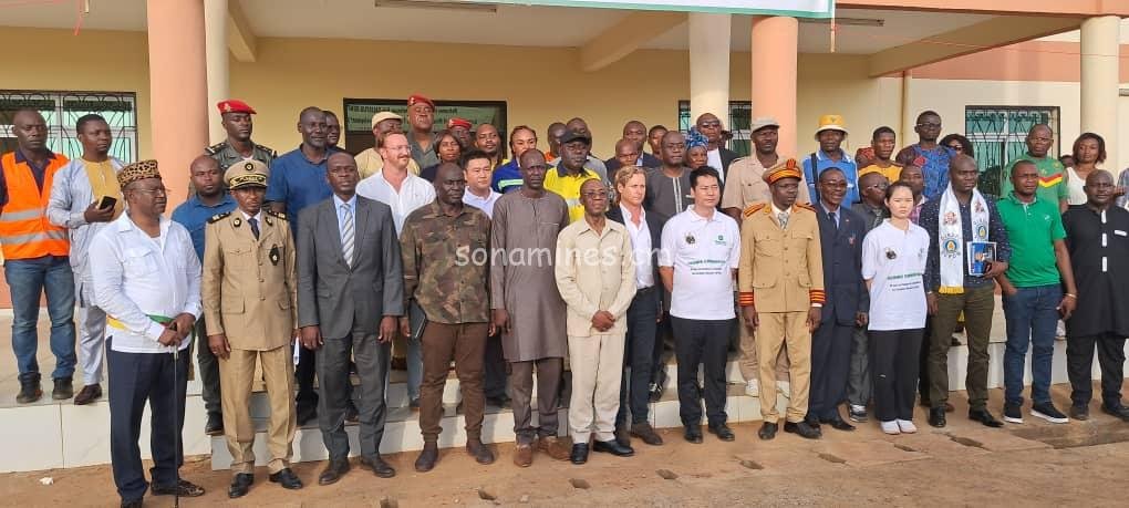 Projet d’exploitation du cobalt-nickel-manganèse de NKAMOUNA : l’heure de la relance
le #MINMIDT a effectué une descente sur le site du projet  avec à ses côtés, le DG de la SONAMINES dans la localité de Lomié dans la Région de l’Est.
sonamines.cm/projet-dexploi…