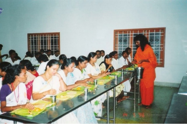 KailasaSri96425's tweet photo. #Kailasa #Nithyananda #WorldFoodSafetyDay
#FoodSafety #SafeFood #FoodSecurity #sripuram
Whenever you do #Anna #Daan #food #donation the life #energy in your #stomach gets #awakened His Divine Holiness #Bhagavan Sri #Nithyananda #Paramashivam
https://t.co/9RfRtXytNd https://t.co/bBzaxyxxkP