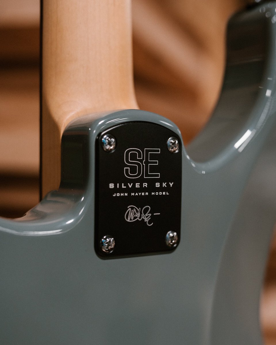 PRSGuitarsJapan's tweet image. 【SE SILVER SKY Rosewood New Colors】

⬅️Piano Black  
　　　　　　Storm Gray➡️
⁡
大好評発売中のSE SILVER SKYに新色Piano BlackとStorm Grayが登場✨
⁡
お問い合わせは最寄りのPRS Official ディーラーまで👍

#PRS #PRSJapan #SILVERSKY