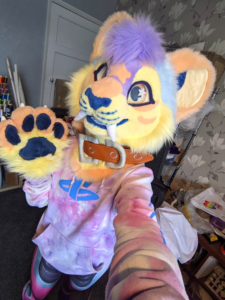 I have ONE last vinyl fursuit collar available, will let this one go for £55 including UK shipping! International will be extra, comment or DM to claim!
