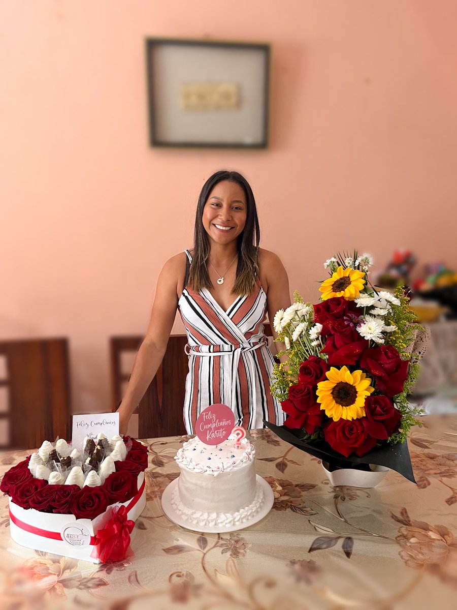 KariinaCe's tweet photo. Gracias por hacer de este día, uno especial 🎉🍾✨ https://t.co/jSHaljZ5py