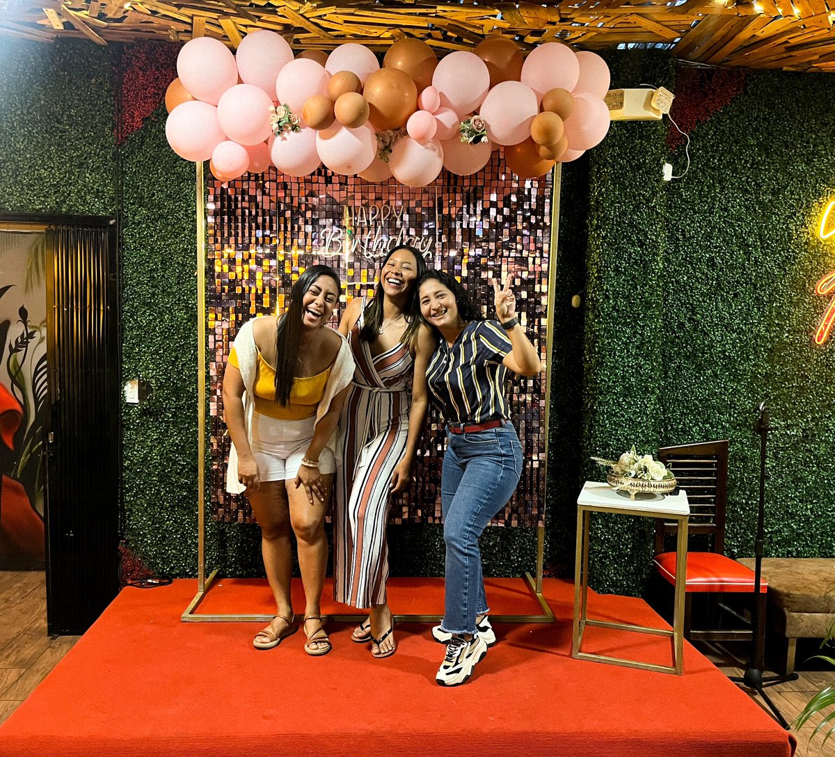KariinaCe's tweet photo. Gracias por hacer de este día, uno especial 🎉🍾✨ https://t.co/jSHaljZ5py