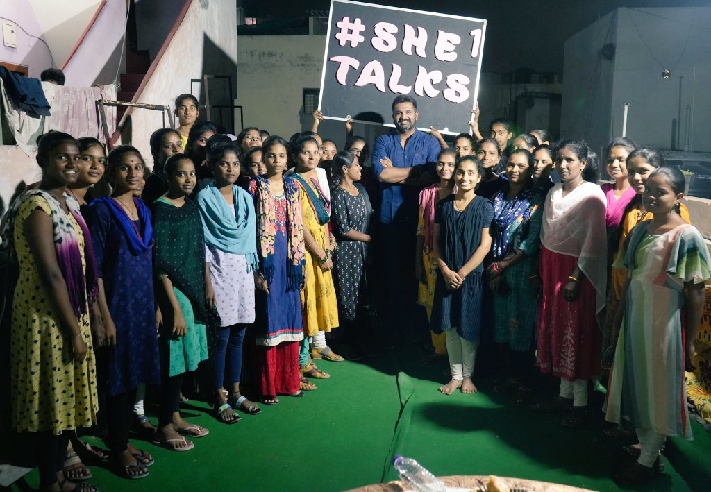 RaghuKTRS's tweet image. #SheTalks 1 Even young Girls are also With @Krishank_BRS Anna 😍♥️

#Mana_Cantonment
#Mana_KrishankAnna✊✊