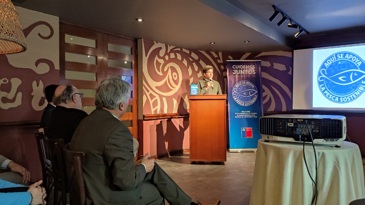 sernapesca's tweet photo. #Santiago: el restorán Make Make del hotel Almacruz recibió hoy el #SelloAzul de Sernapesca que distingue su compromiso con la pesca legal y la sustentabilidad de la actividad económica pesquera. Si quieres ser parte de este programa de acreditación postula en nuestra web! https://t.co/SeC3Qx23w3