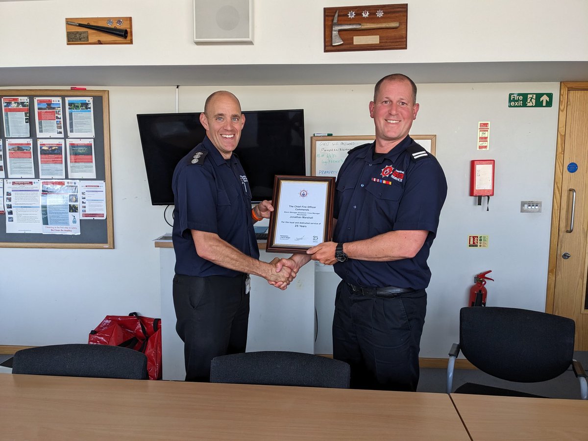 Winchester Fire Station (@winchesterstn30) on Twitter photo 25 years service for the wonderful Watch / Crew Manager Jon Marshall. π Certificate presented to him by Station Manager Cousins <a href="/Alresford36/">Alresford Fire Stn</a> 25 years service for the wonderful Watch / Crew Manager Jon Marshall. π Certificate presented to him by Station Manager Cousins <a href="/Alresford36/">Alresford Fire Stn</a>