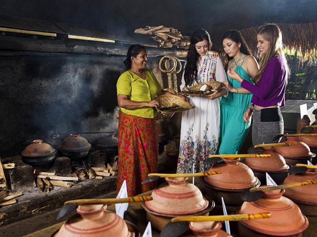 classytours's tweet image. Discover the vibrant and flavorful world of Sri Lankan cuisine with Lanka Classy Tours. 
#lankaclassytours #SriLankanFood #TasteOfSriLanka #SpiceParadise #SriLankanFlavors #CulinaryJourney #IslandEats #FoodieParadise #LankanDelights
#FoodExploration #SavorSriLanka #CoastalCuisine