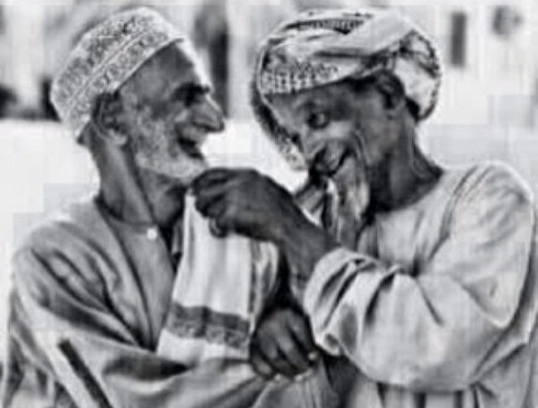 jamaliaat's tweet photo. " كل إنسان وله طبع يميزه، ولكني أقول لك:
ذاك الذي طبعه أنه "سهل لين" مختلف عن الآخرين..
سهل يسامحك ويعذرك لو قصرت.. سهل عندما تناقشه أو تحاوره.. سهل عندما تستعين به لحاجة.. سهل عند معاتبته أو مصالحته.. سهل في كل شيء كما النسمة..
من كان نصيبه مثل هذا فلا يفرط فيه" (م)

#جماليات https://t.co/7b8o9HRimI