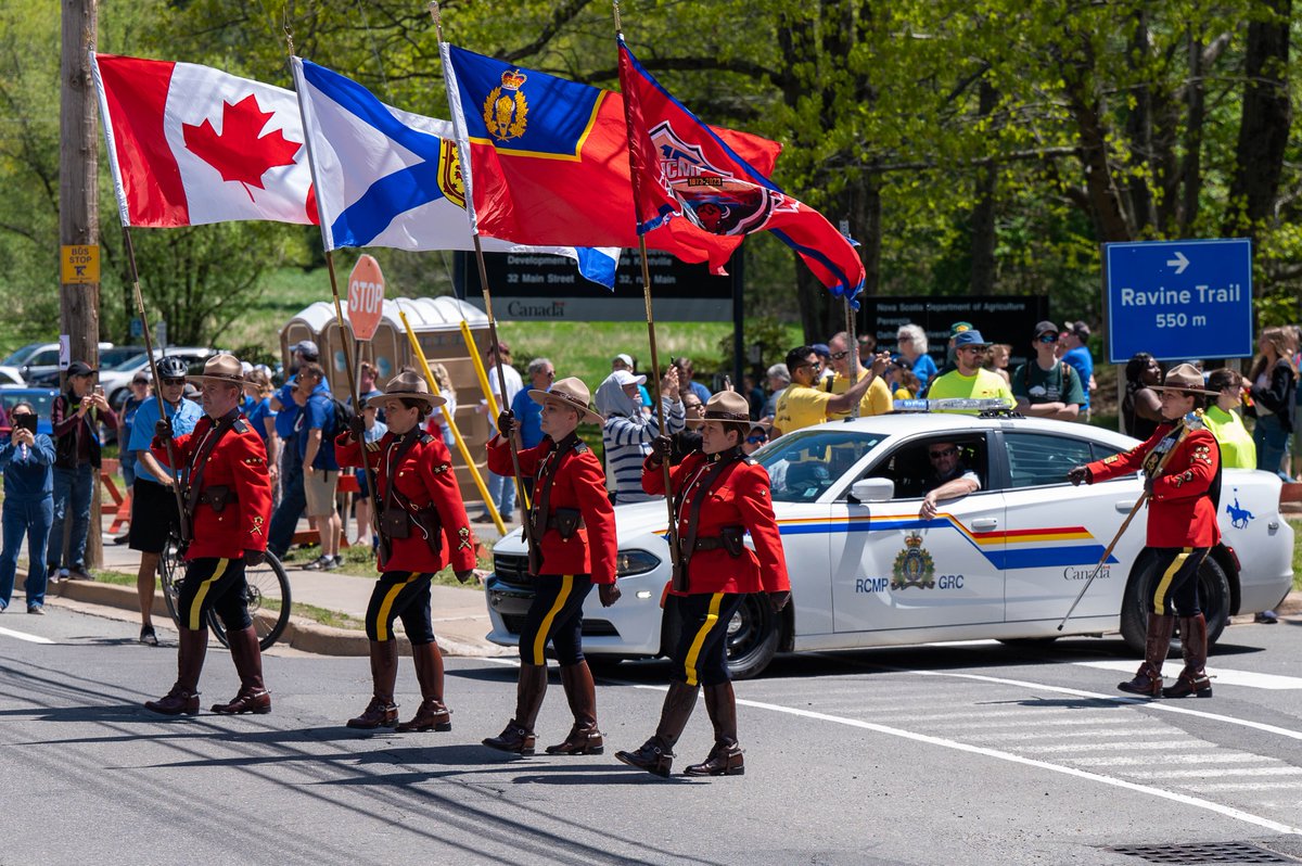 On May 27, RCMPNS members, along with the RCMP Pipes, Drums and Highland Dancers, and Flag Party of Nova Scotia, proudly marched in the Apple Blossom Parade in #Kings County. This year’s participation was an amazing opportunity to celebrate our 150th anniversary in the community.