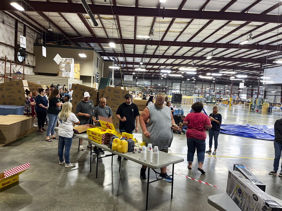 TaraPoolLife's tweet image. We love and appreciate our employees! 🖤 

#tarapools #summer2023