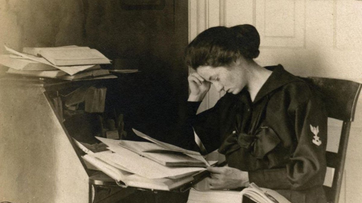 U-M graduate Helen Thompson Gaige became one of the first women herpetologists! Learn about this globetrotting #WomanInScience, her studies of frogs and lizards, her opinions on the Loch Ness Monster, &amp; more: myumi.ch/W2ZNV