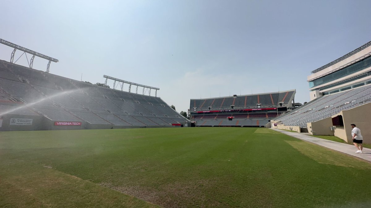 Had a great time at <a href="/HokiesFB/">Virginia Tech Football</a> looking forward to coming back. Special thanks to <a href="/Coachcrist1/">Brian Crist</a> #Hokies #Mooneyfootball