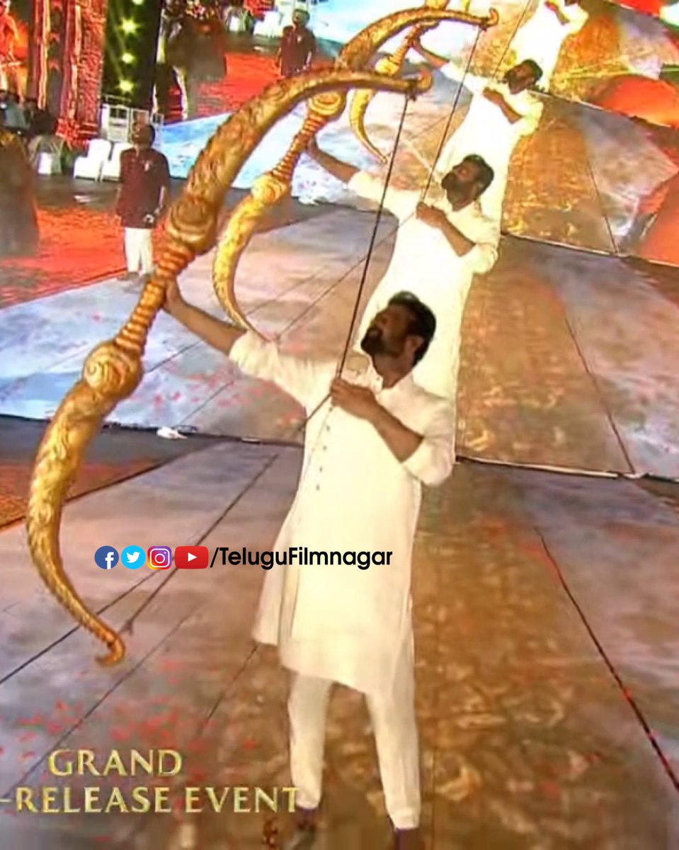 “ఆరు అడుగుల ఆజానుబాహుడు”😍
Raghava Ram aka Rebel star #Prabhas is a perfect synonym for those words!!🙏

Watch LIVE Now - youtube.com/live/CFUQQnqFu… 

#Adipurush #AdipurushPreReleaseEvent #TeluguFilmNagar