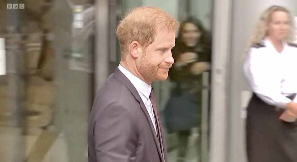 The face of a man who realises he’s been a fool…
#PrinceHarry
#DumbPrince
#PrinceHarryExposed