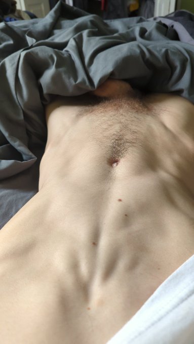 Had a shit day yesterday so here's some tummy and morning wood. Here's to hoping today is Abit better