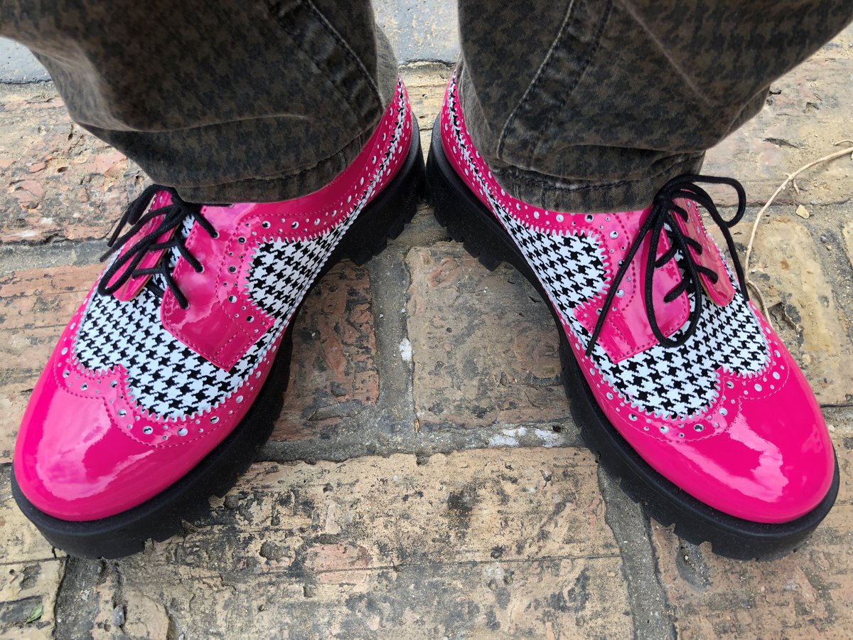 Renee_B_Adams's tweet image. I wore these #shoes to @OxfordSBS today. I didn&apos;t receive a single #compliment (or #exclamation)! Is there still #life in #finance?
#EconTwitter #pushingtheenvelope #funkyshoes