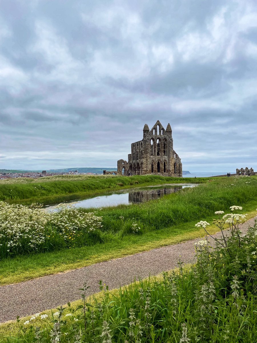 Whitby Abbey @WhitbyAbbey #whitbyabbey #photooftheday #picoftheday #iPhonephotography #photographer #ilovephotography #capture #mobileclics #mobilepics #landscapephotography @stormhour @thephotohour