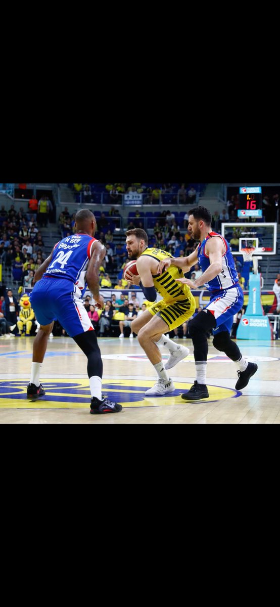 Bu akşam saat 23:00 te @box_digitale ile beraber Türkiye sigorta basketbol süper ligi yarı final 1. ve 2. maçlarını değerlendireceğiz. Sakın kaçırmayın ! #TuerkiyeSigortaBasketbolSueperLigi #YellowLegacy #BenimYerimBurası youtube.com/@BOXONEDIGITALE