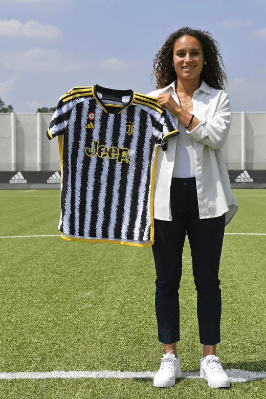 🚨Done Deal🚨

24 Years Old  🇫🇷 International Midfielder Ella Palis signs with 🇮🇹 Serie A Femminile Club Juventus Women, at the end of her Contract with  🇫🇷 D1 Arkema Club Les Girondins De Bordeaux this Summer. 

Contract Until June 2⃣0⃣2⃣5⃣