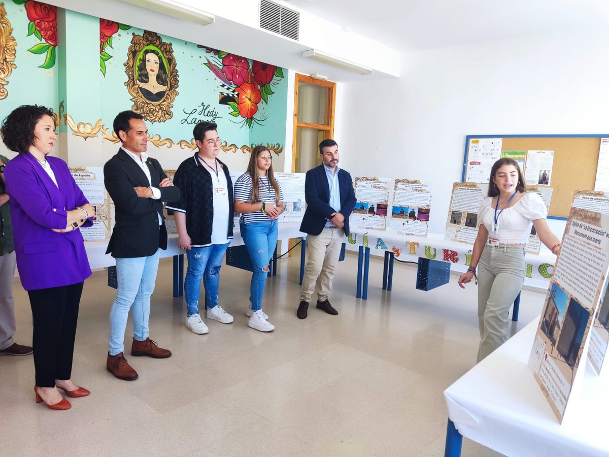 ➡️ Más de 50 escolares participan en el proyecto “Mejor en Jabalquinto”, del IES Mateo Francisco Rivas.

El delegado de <a href="/EducaAnd/">Consejería Desarrollo Educativo y FP</a>, <a href="/Fjsolano76/">Francisco j.  Solano</a>, ha conocido esta actividad que pone en valor las características del municipio a través del Aprendizaje Basado en Proyectos.