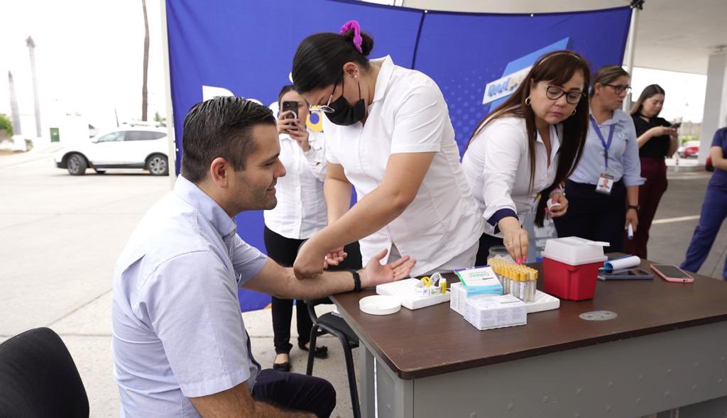 onexposinaloa's tweet photo. Junio 1º de 2023 marca el inicio de la campaña Junio Azul en RedPetroil, en pro de la prevención o pronta detección de cáncer de próstata. 
Esta campaña se ve fortalecida 
Aunado a Redpetroil y los laboratorios participantes, se une Familia Petroil.  La que sumando esfuerzos https://t.co/KQQ4oiNQ1h