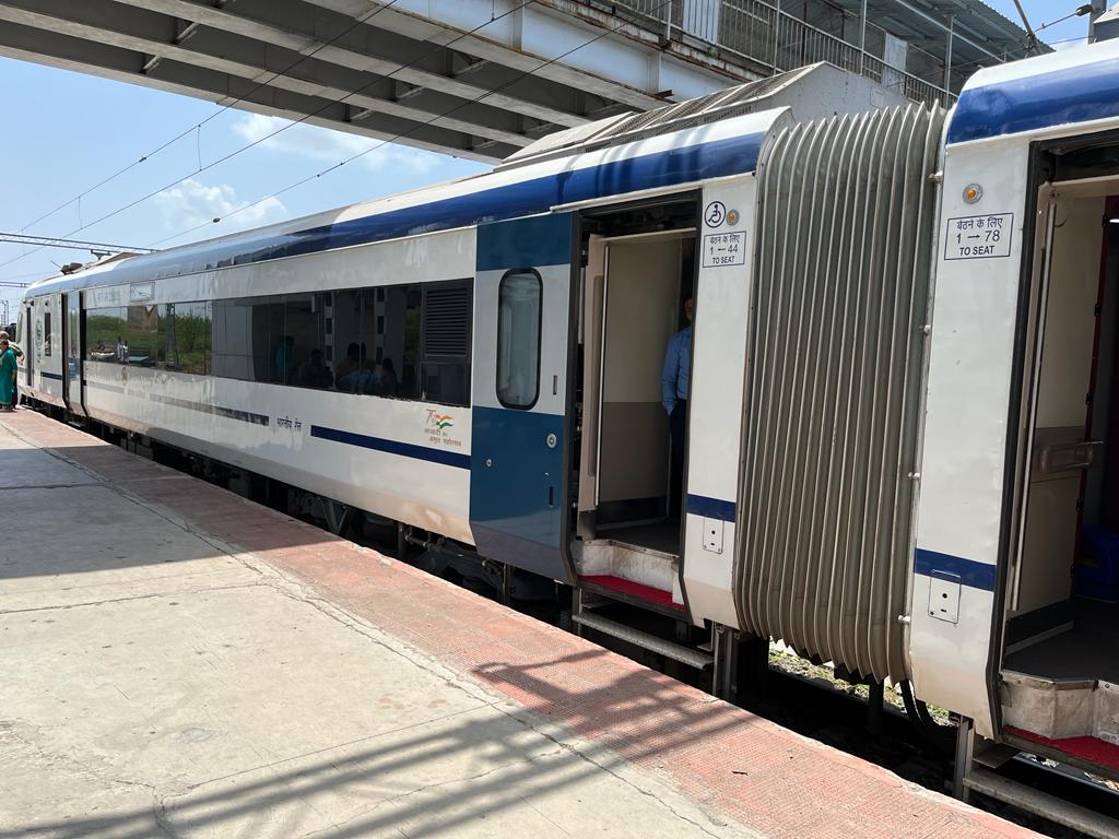 Experienced the new #VandeBharat. Surpassed my expectations in all aspects! Comfortable travel with decent food
Proud that it is  #MakeInIndia