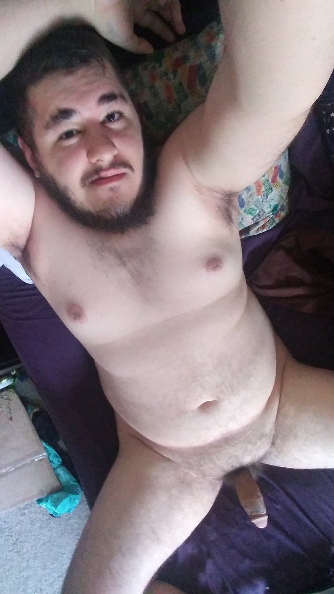 Oh happy tummy Tuesday with some hard cock and I wanna know who wants to suck me today😈

#gay #chaser #hairy #furry #hairygay #cock #beardedgay #gaybears #gaychaser #tunnytuesday #naked