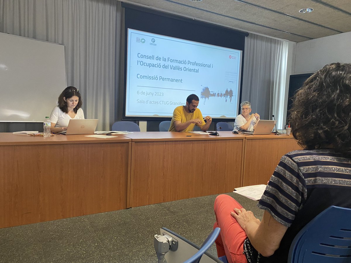 joseantonioag10's tweet photo. A la Comissió Permanent del Consell de l’FP i l’Ocupació del Vallès Oriental a la sala d’actes del CTUG. Roca Umbert #educació #lesfranqueses #FP #ocupació #psclesfranqueses https://t.co/cWQ30f9ikS
