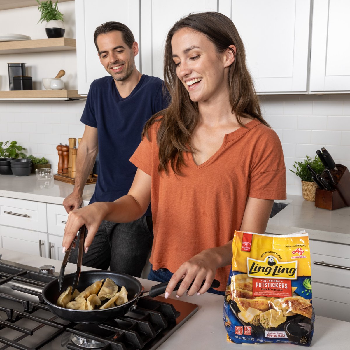 LingLingPanda's tweet photo. Sharing is caring, especially when it comes to Ling Ling Potstickers! Perfect for bringing people together and creating memorable moments over a shared love of great food! 

Share the joy of Ling Ling today with the link in our bio! https://t.co/p9RoChHM1b
