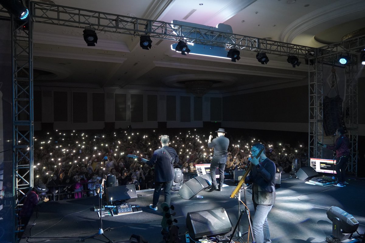 LewatLensaNews's tweet photo. Keseruan konser @padireborn di event IIMS Infinite Live IIMS Surabaya 2023, Sabtu 3 Juni 2023.
Foto : dokumentasi IIMS Surabaya 2023
#IIMS #IIMS2023 #IIMSSURABAYA #IIMSSURABAYA2023 #IIMSBOOST #DyandraPromosindo #DyandraSurabaya #LewatLensaDotCom #LewatLensaNews https://t.co/L4pH0D7eaP